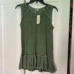 Francesca’s sleeveless dark green top with a ruffled bottom. NWT’s!